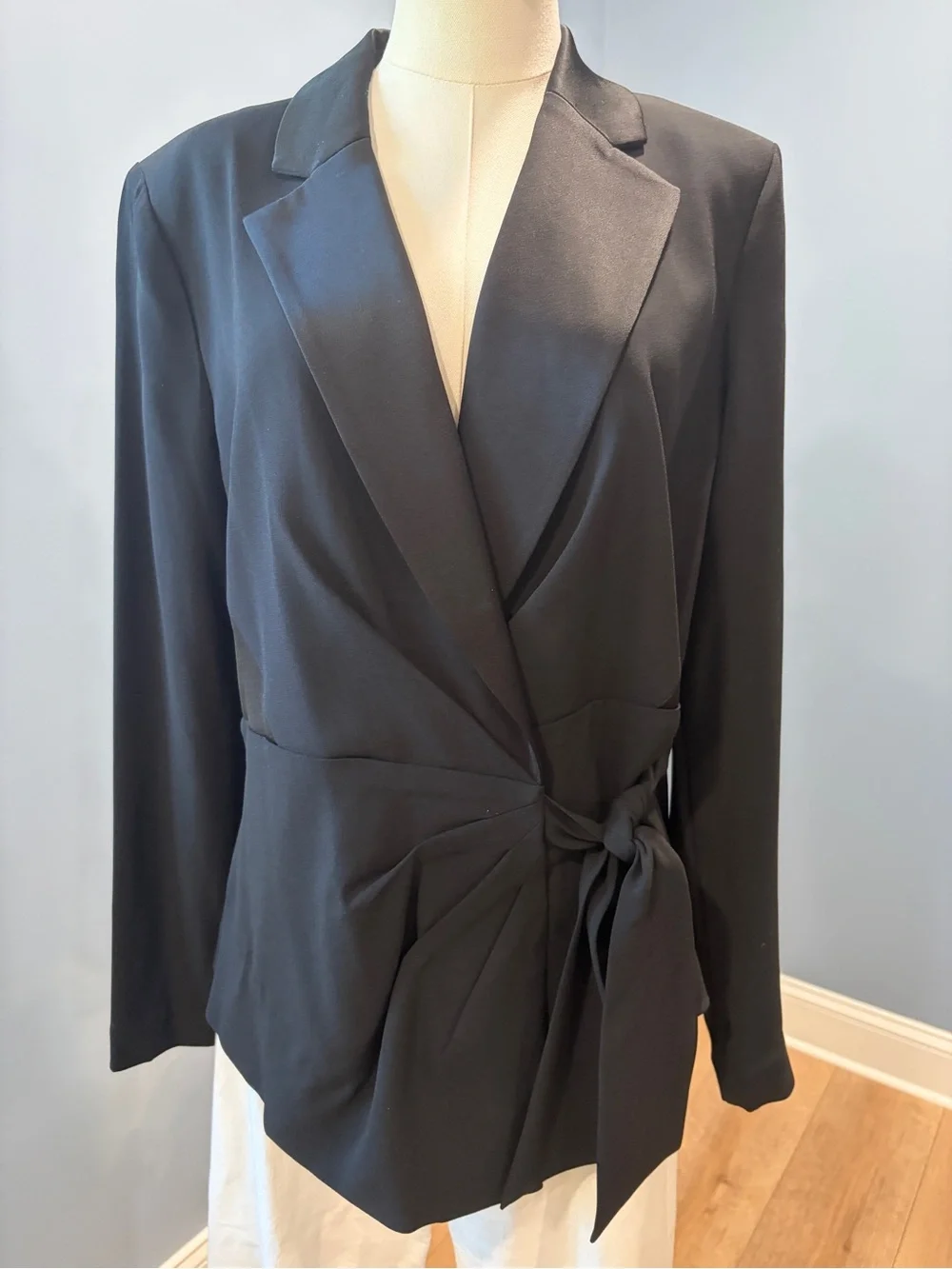 Diane von Furstenberg Black Wrap Blazer Size 8 Tie Waist Career Jacket DVF